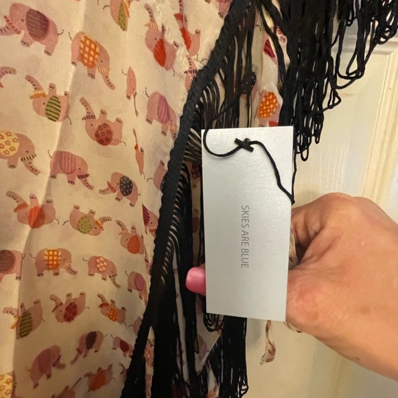 NWT- BoHo Style Linen elephant Print
fringe shirt, tie sides - Picture 10 of 10